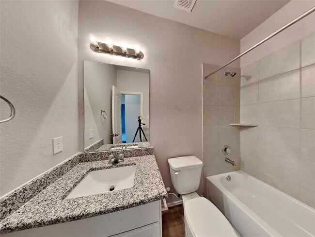 Foto del edificio - 1609 Darwin Cedar Dr