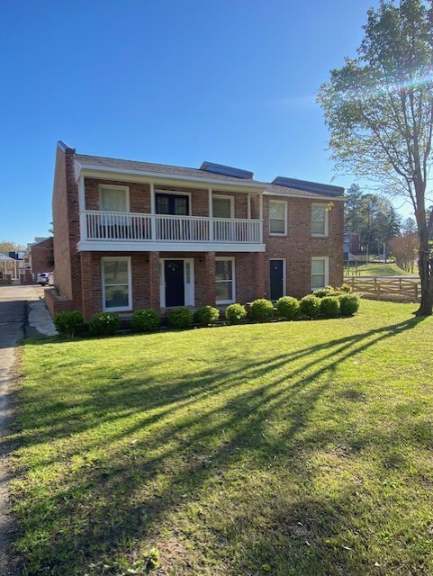 Building Photo - Canterbury Commons