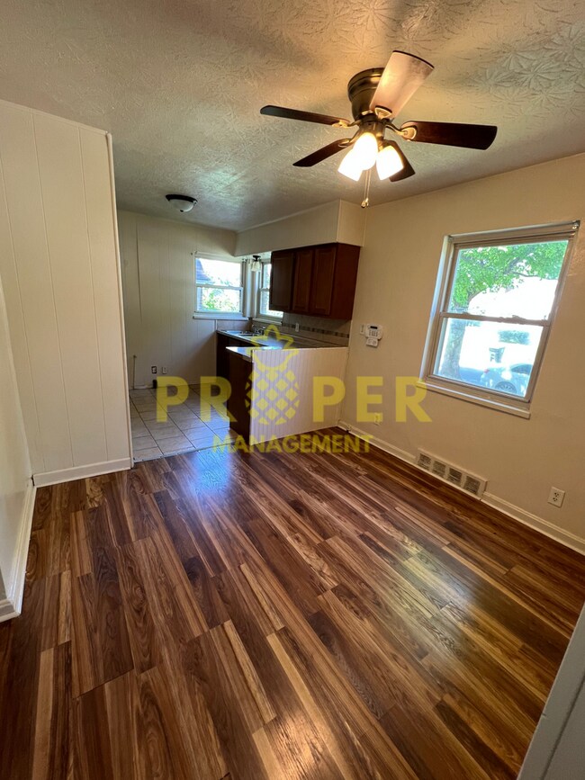 Building Photo - 3 bedrooms 1 bathrooms house for rent