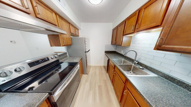 Foto del edificio - Gorgeous Condo nestled right on Lady Bird ...