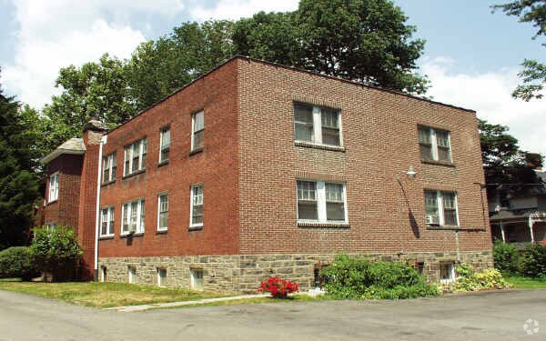 Primary Photo - Plymouth Apartments