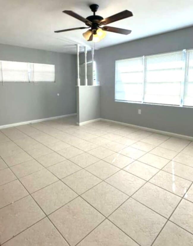 Photo - Charming 2 Bedroom Home with Fenced Yard & Screened Patio – Prime Location!