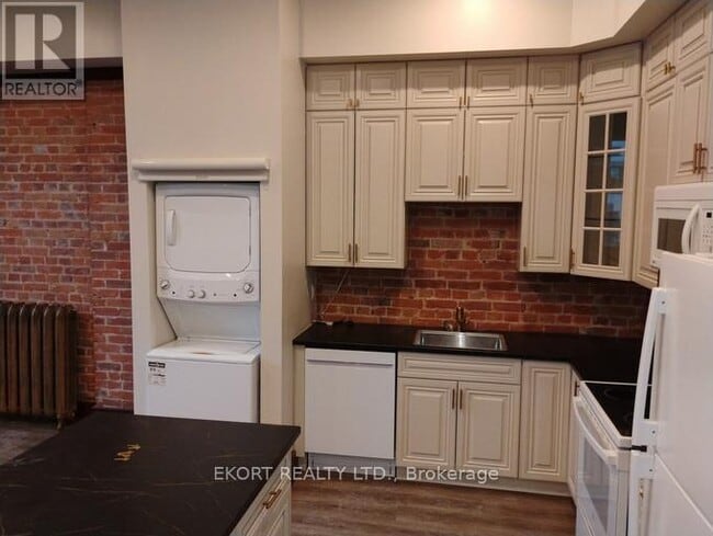 Building Photo - 251 Front St