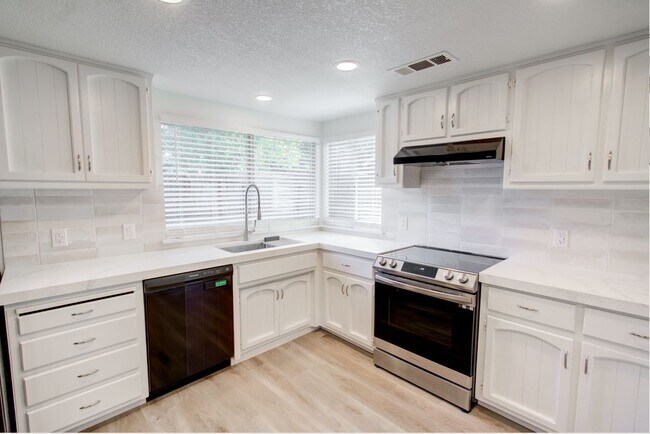 Building Photo - 259 Silver Star Ct
