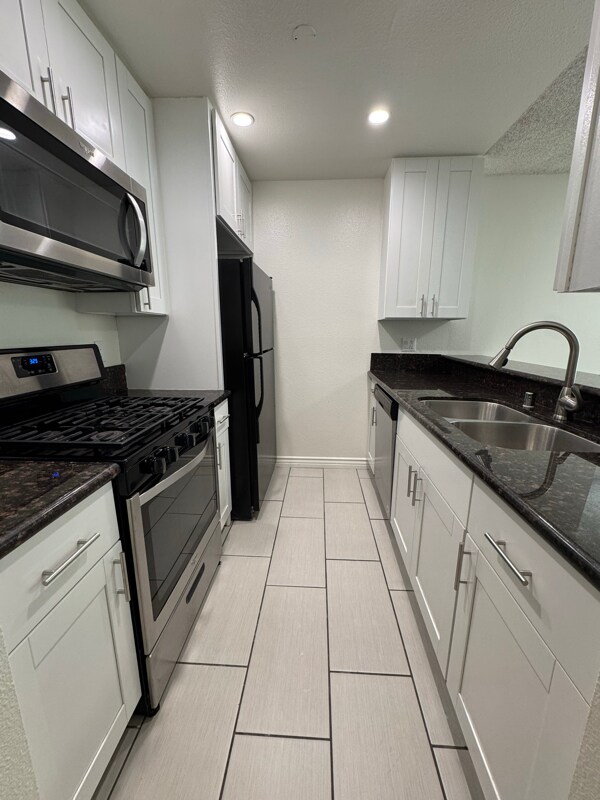 Photo - 10911 Rochester Ave (Los Angeles, CA)