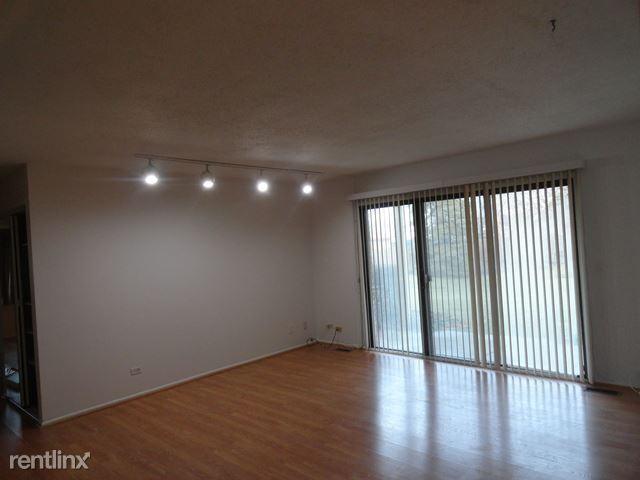 Building Photo - 3 br, 2 bath Townhome - 725 Plum Tree Ct
