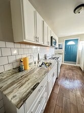 Building Photo - 418 N East Ave