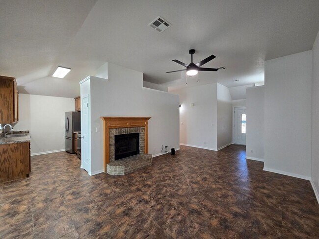 Foto del edificio - RENT REDUCTION & RENT SPECIAL - AVAILABLE NOW!