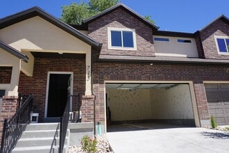 Building Photo - 711 E Ryder Pk Ln