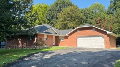 Building Photo - 2520 Sullins Rd