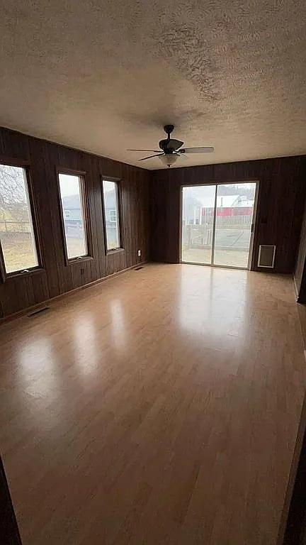Building Photo - 409 Mammoth Cave St