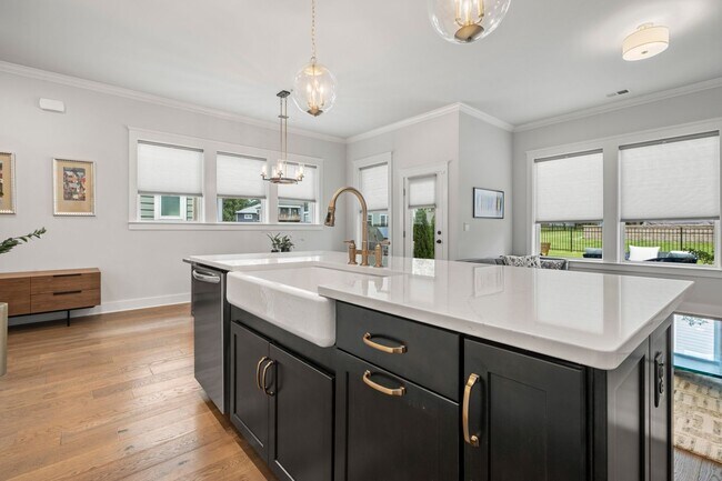 Foto del edificio - 2506 Lola Ave