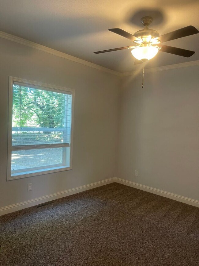 Building Photo - New Manufactured home on land in Gridley c...
