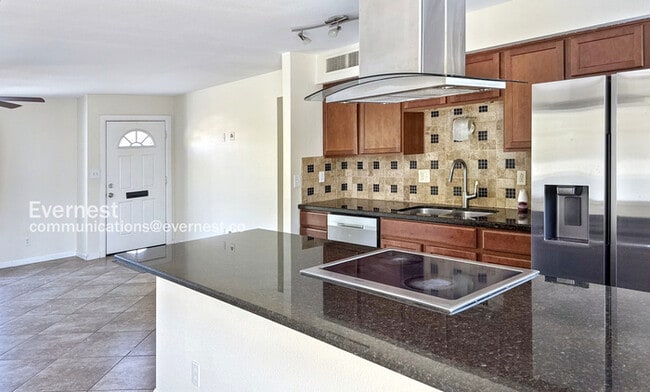 Foto del edificio - 8726 E Bonnie Rose Ave