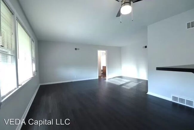 Building Photo - 2344 Warrensville Center Rd
