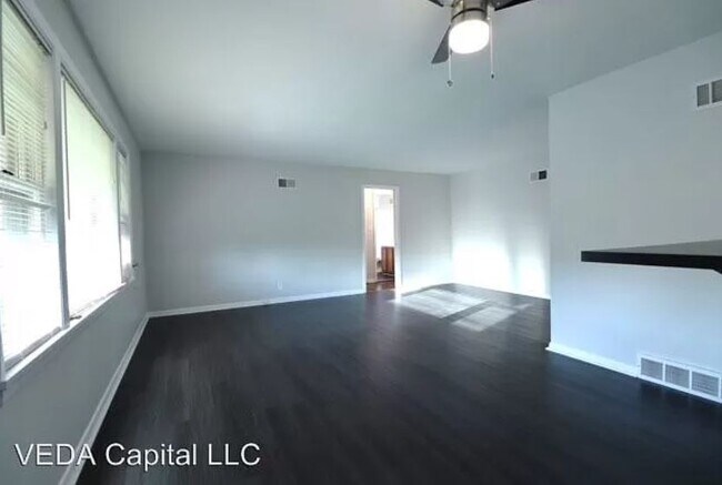 Foto del edificio - 2344 Warrensville Center Rd