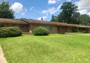 Building Photo - 3490 Crestwood Dr