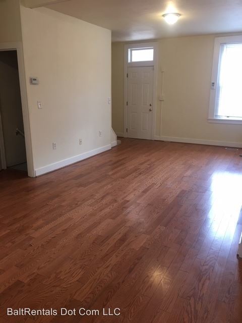 Primary Photo - 716 Melville Ave