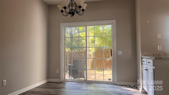 Building Photo - 3261 Mannington Dr