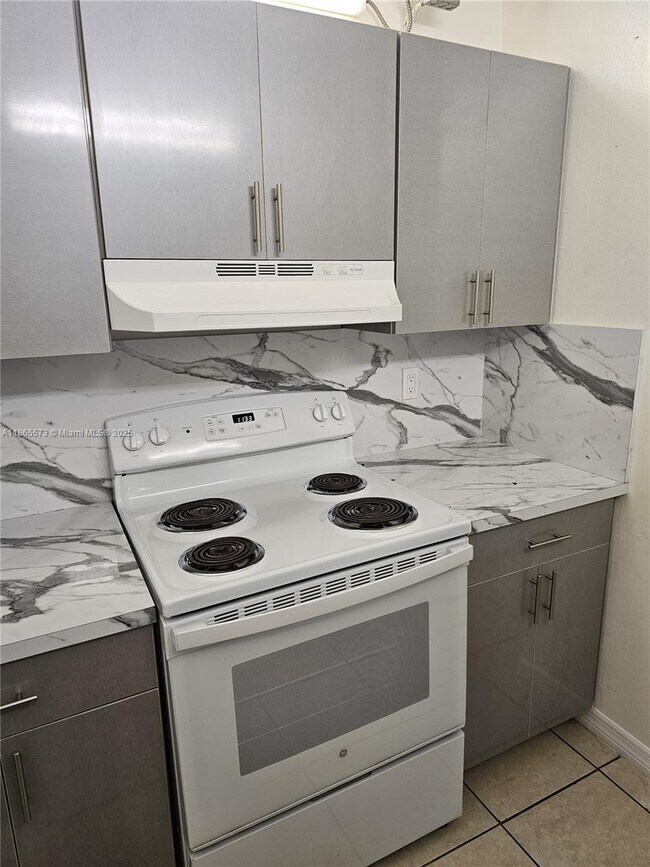 Foto del edificio - 8240 SW 210th St