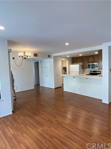 Building Photo - 4105 Apricot Dr