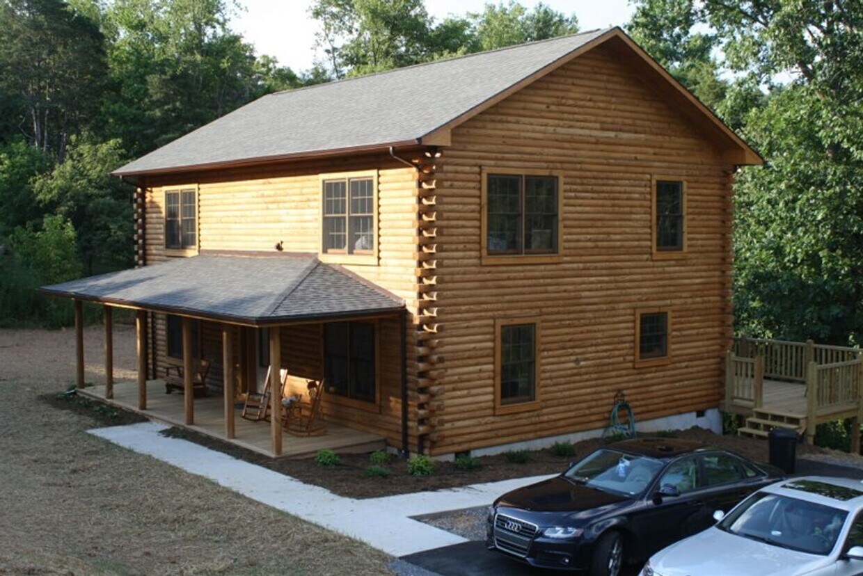 6 BR 2 Bath Log Cabin House Rental in Lexington, VA