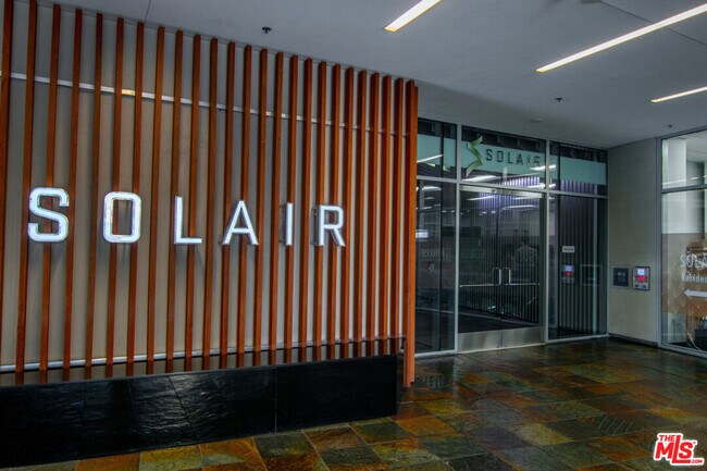 Foto del edificio - 3785 Wilshire Blvd