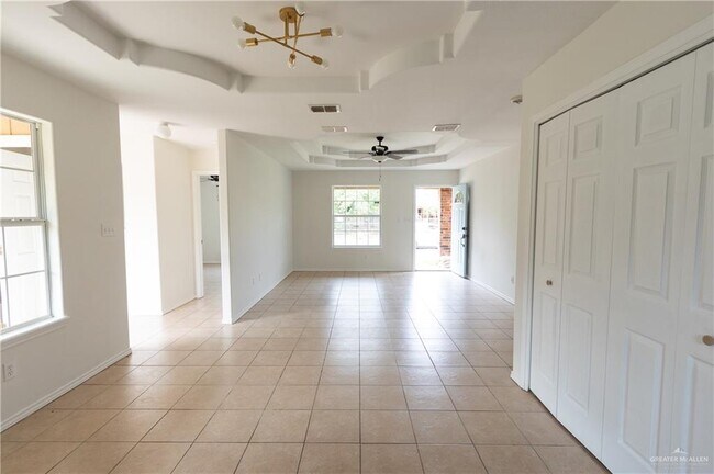 Building Photo - 2123 Rebecca Dr