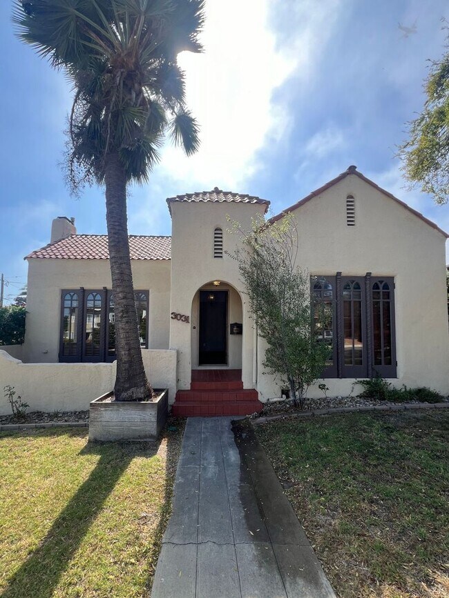 Building Photo - Charming Point Loma Gem: Fully Renovated 3...