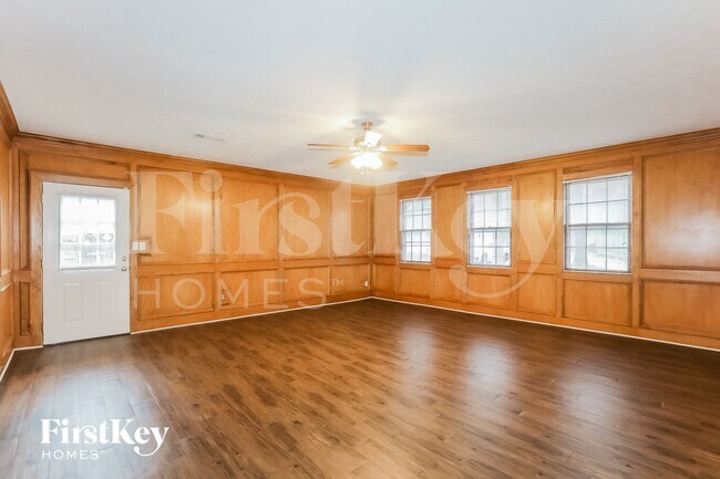 Building Photo - 2937 Pebble Ln SW