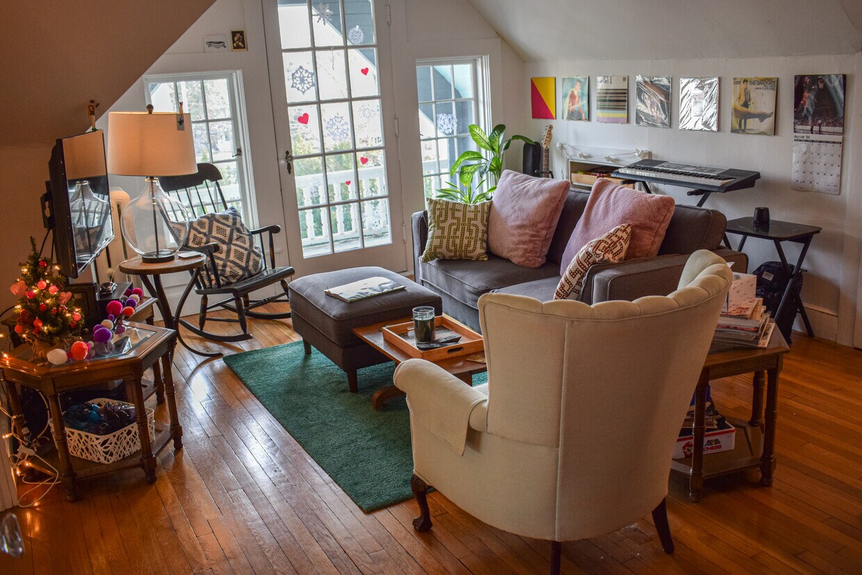 Second bedroom/living space with balcony - 300 Elm St