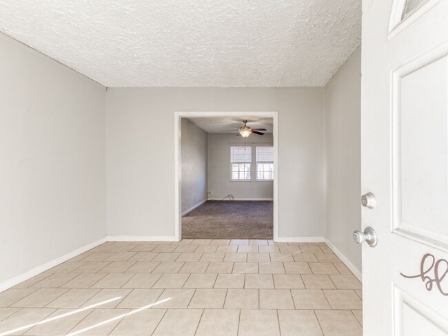 Foto del edificio - 1127 East 26th Pl N