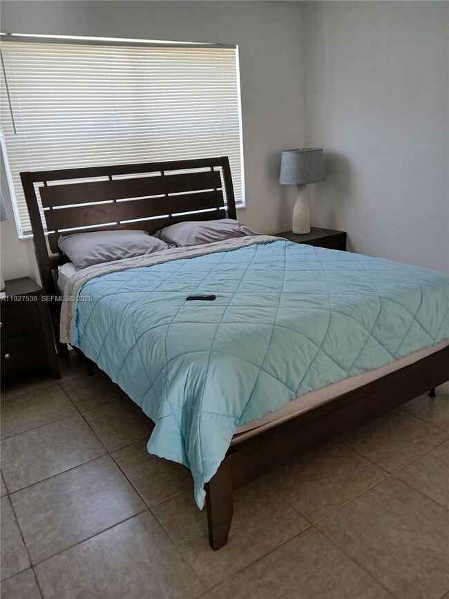 Foto del edificio - 6505 Pines Pkwy