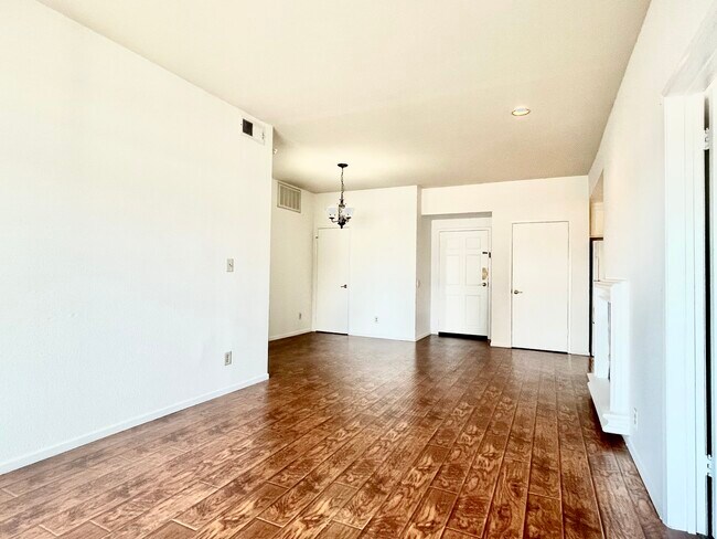 Foto del edificio - 111 S Croft Ave