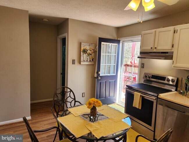 Building Photo - 6345 Piney Ridge Dr