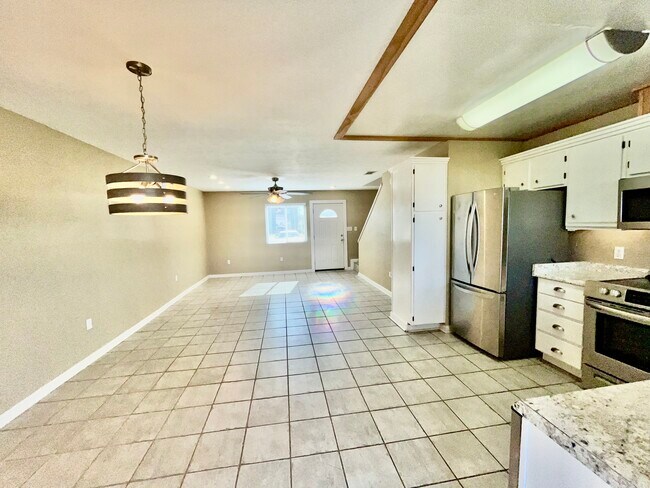 Foto del edificio - 3117 Debra Blvd