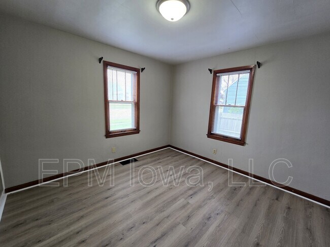 Foto del edificio - 1812 Logan Ave