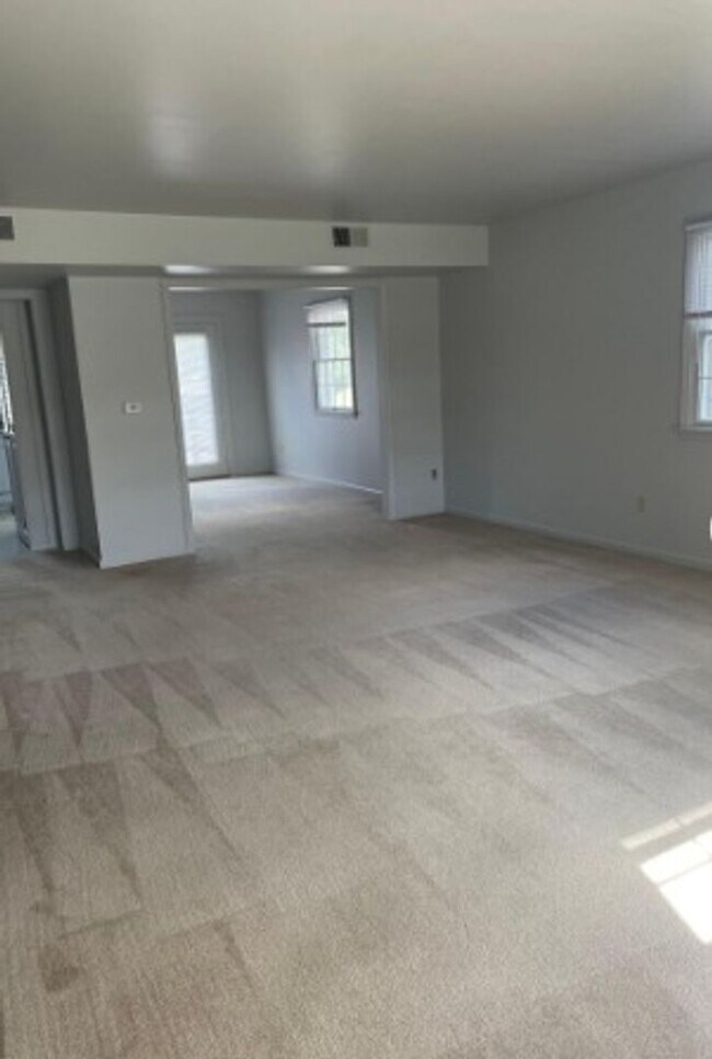 Foto del edificio - Spacious 2-Bedroom 1.5 Bath