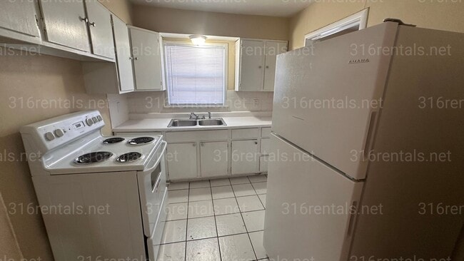 Building Photo - 1248 N Volutsia