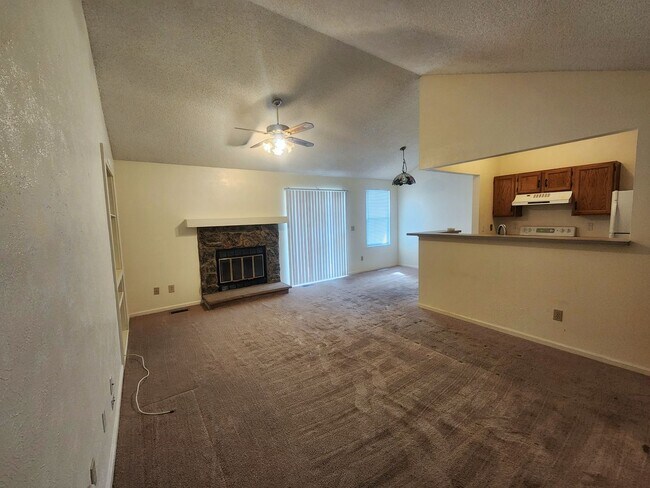 Foto del edificio - Bright 2 Bed, 2 Bath Condo for Rent in Arv...