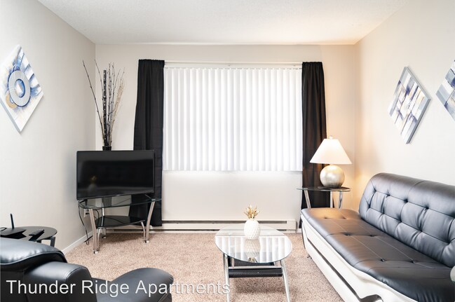 Foto del edificio - 1 br, 1 bath Apartment - 2405 Crescent Drive