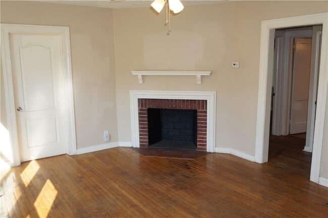 Foto del edificio - 583 Colonial Cir SE