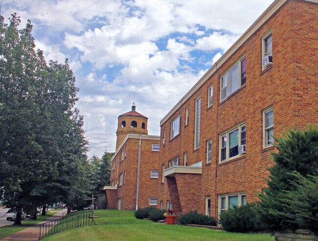 Foto del edificio - Highland Towers Apartments