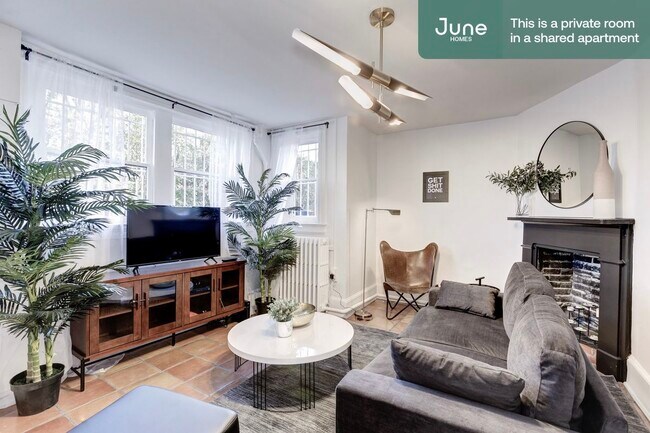 Building Photo - #176 Queen room in Capitol Hill 4-bed / 1