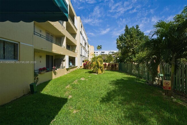 Foto del edificio - 8321 NW 7th St