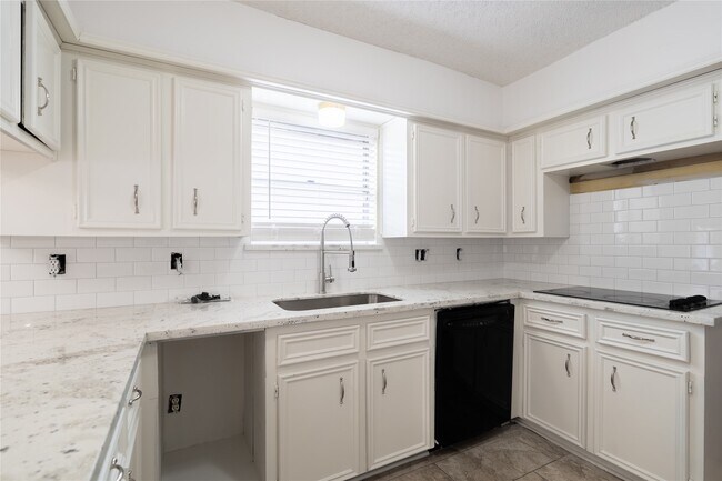 Building Photo - 12910 Shady Knoll Ln