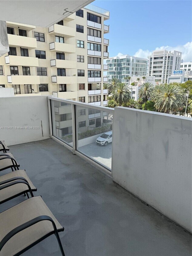 Primary Photo - 100 Lincoln Rd