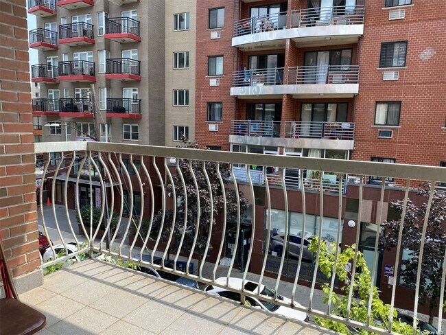 Foto del edificio - 40-59-59 College Point Blvd