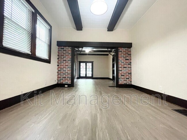 Foto del edificio - 4431 Commonwealth Ave