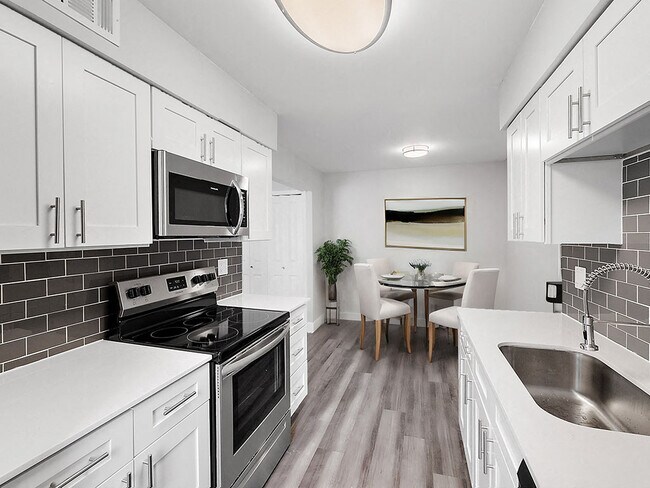 Foto del edificio - Greentrees Apartments - Riverview, MI